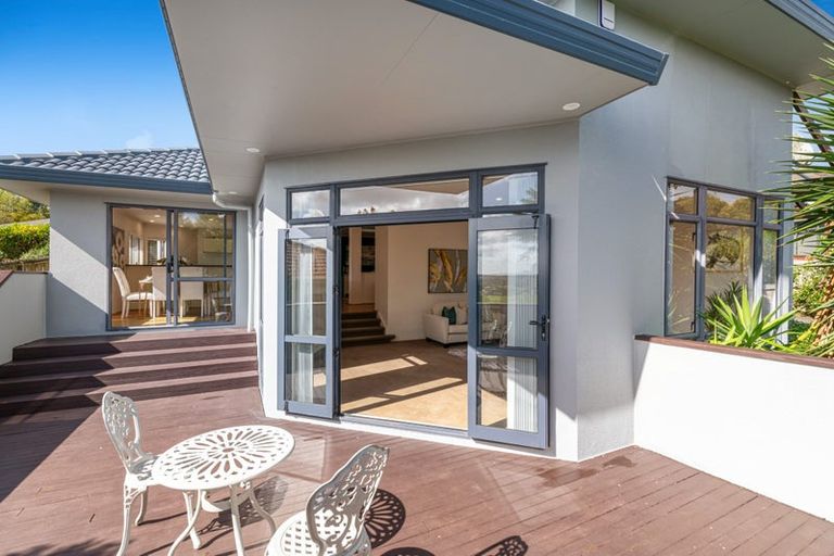 Photo of property in 17 Jacanas Place, Unsworth Heights, Auckland, 0632