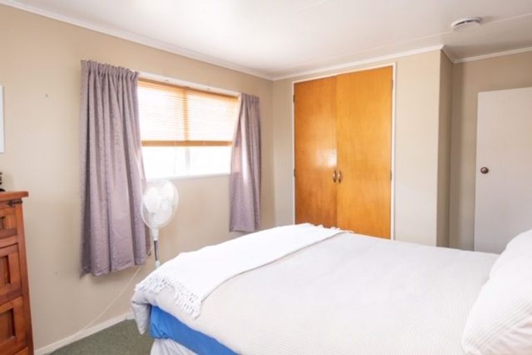 Photo of property in 15 Egmont Place, Westbrook, Palmerston North, 4412