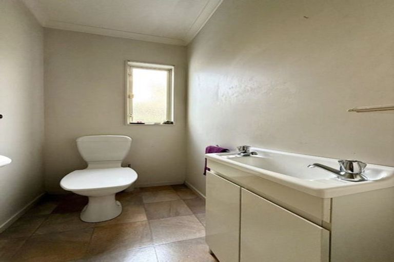 Photo of property in 84 Moyrus Crescent, East Tamaki Heights, Auckland, 2016