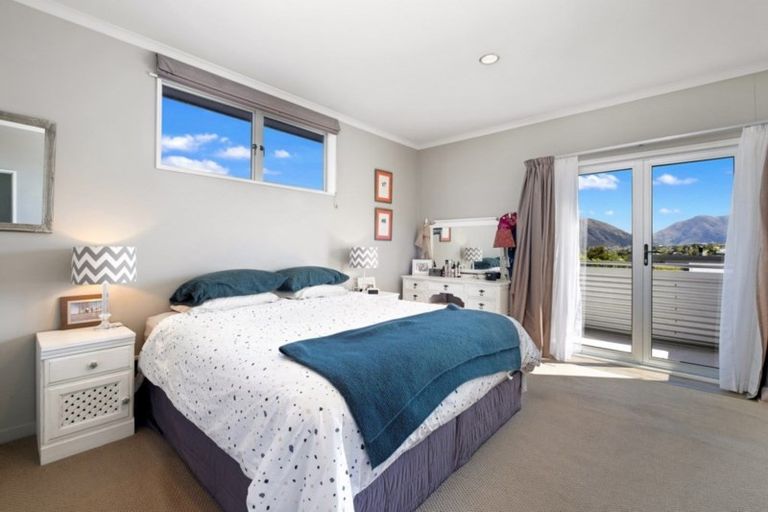 Photo of property in 1 Koru Way, Wanaka, 9305