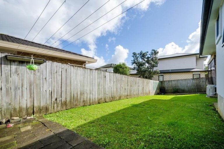 Photo of property in 21 View Ridge Drive, Ranui, Auckland, 0612