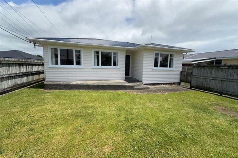Photo of property in 7 Truby King Street, Merrilands, New Plymouth, 4312