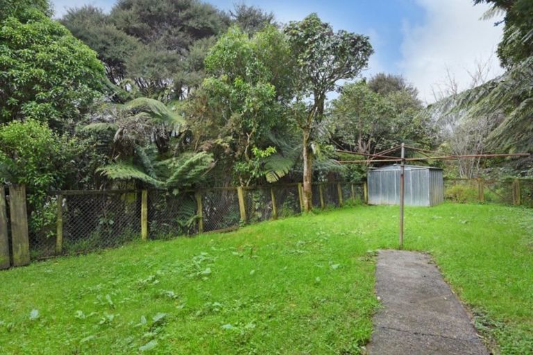Photo of property in 18 Amundsen Grove, Stokes Valley, Lower Hutt, 5019