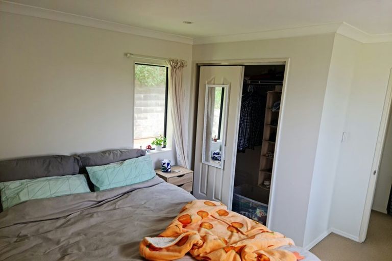 Photo of property in 140 Glanmire Road, Newlands, Wellington, 6037