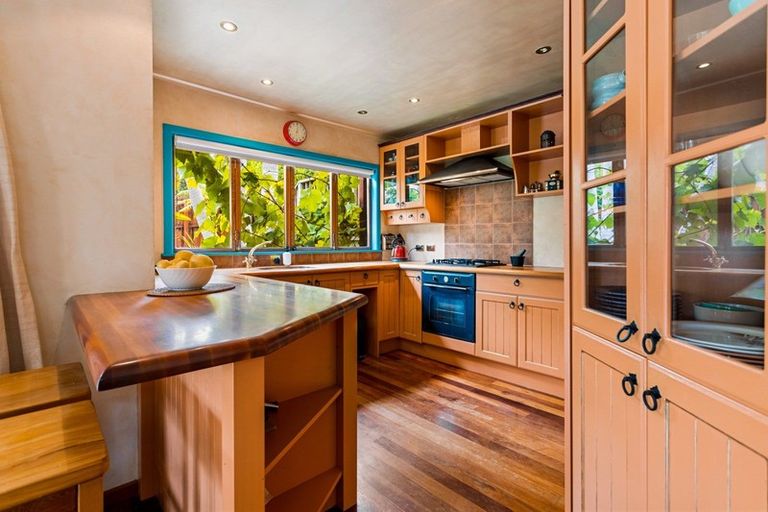 Photo of property in 31 Outlook Road, Greenhithe, Auckland, 0632