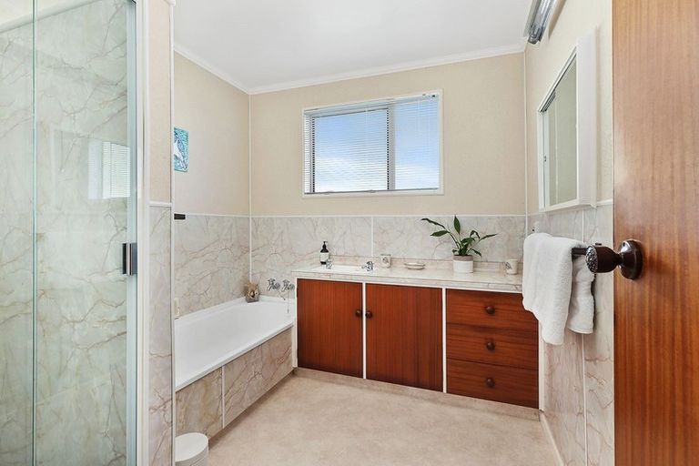 Photo of property in 43 Woodman Drive, Tawa, Wellington, 5028