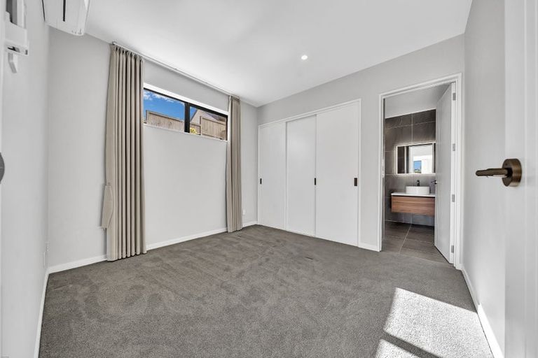 Photo of property in 28 Roxborough Place, East Tamaki Heights, Auckland, 2016