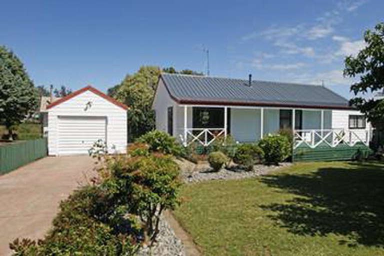 Photo of property in 43 Gilbass Avenue, Hamilton Lake, Hamilton, 3204