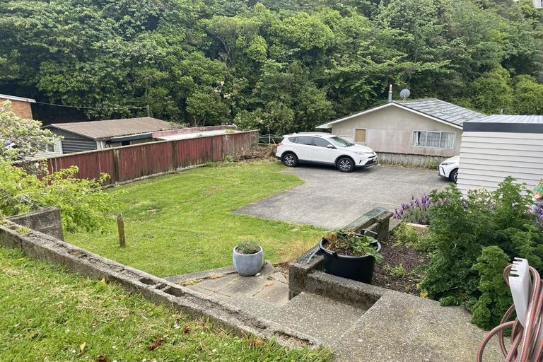 Photo of property in 68 The Drive, Tawa, Wellington, 5028