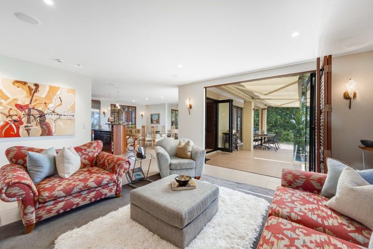 Photo of property in 2 Glenoaks Rise, Mellons Bay, Auckland, 2014