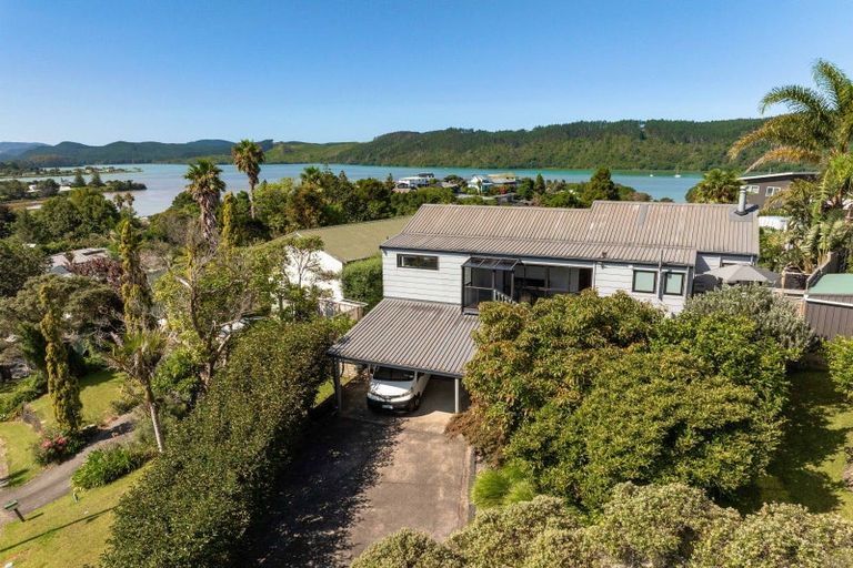 Photo of property in 130 Tirohanga Drive, Whangamata, 3620