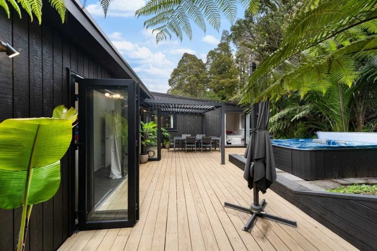 Photo of property in 3 Huia Road, Titirangi, Auckland, 0604