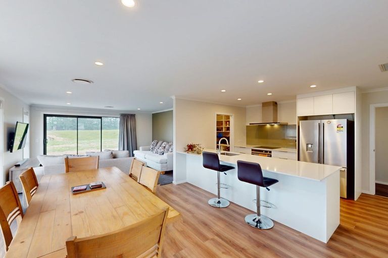 Photo of property in 40 Atlantic Drive, Fitzherbert, Palmerston North, 4410