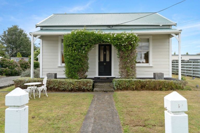 Photo of property in 18 Alfredton Road, Eketahuna, 4900