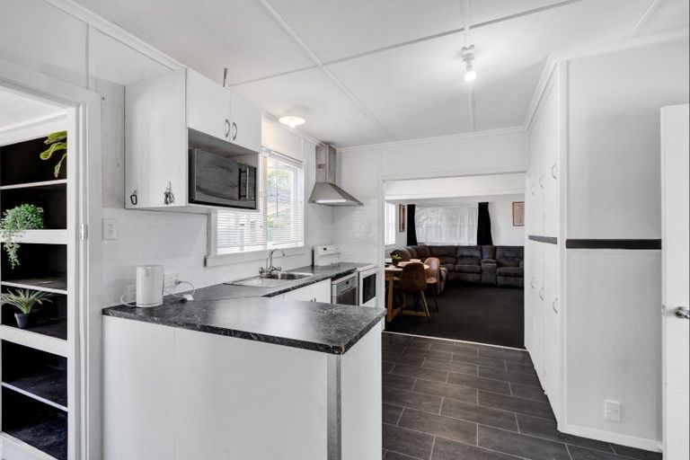 Photo of property in 59 Camberwell Road, Hawera, 4610