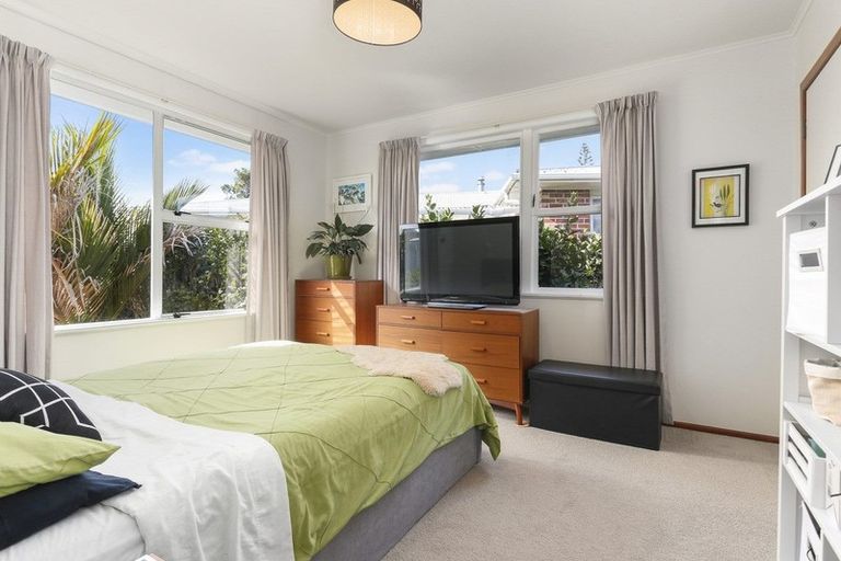 Photo of property in 30 Nile Road, Kelston, Auckland, 0602