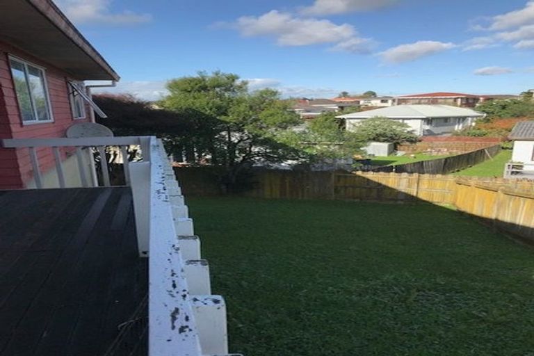 Photo of property in 33 Addison Drive, Glendene, Auckland, 0602