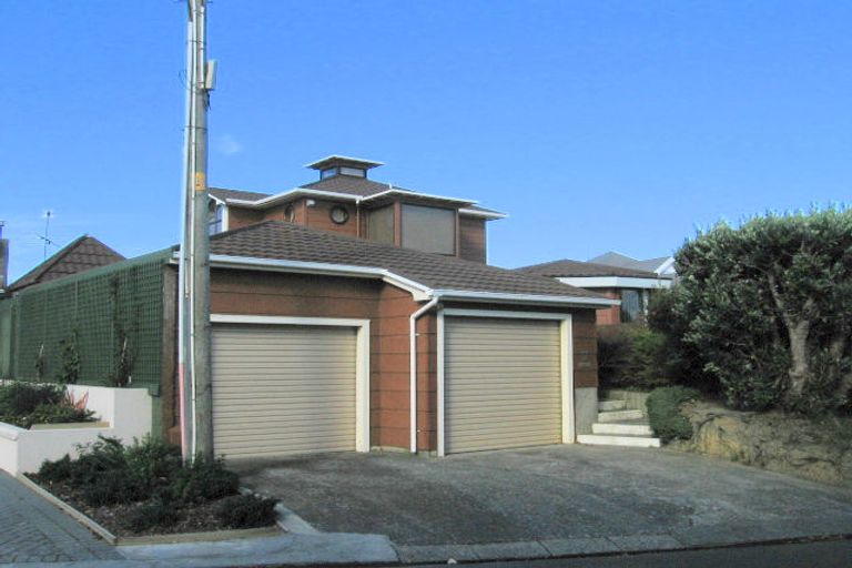 Photo of property in 10 Nevay Road, Karaka Bays, Wellington, 6022