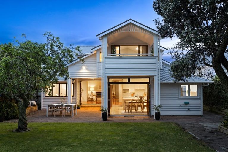 Photo of property in 6 Stafford Road, Northcote Point, Auckland, 0627