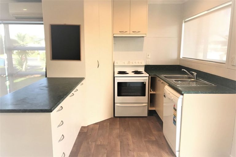 Photo of property in 1/322 Royal Road, Massey, Auckland, 0614