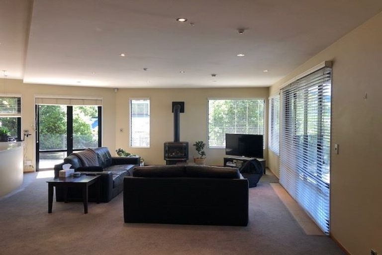 Photo of property in 12 Aspen Grove, Fernhill, Queenstown, 9300