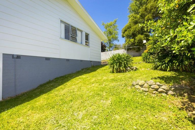 Photo of property in 51 Blueberry Grove, Timberlea, Upper Hutt, 5018