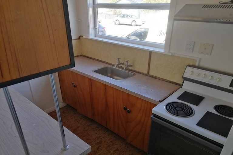 Photo of property in 16 Toru Street, Lyall Bay, Wellington, 6022