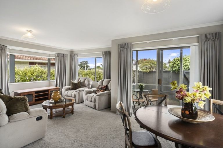 Photo of property in 3/3 Union Street, Merrilands, New Plymouth, 4312