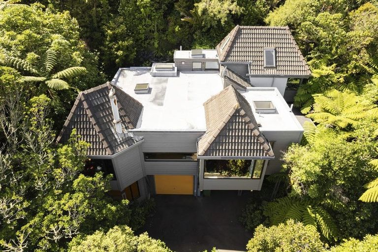 Photo of property in 17 Dillon Street, Lowry Bay, Lower Hutt, 5013