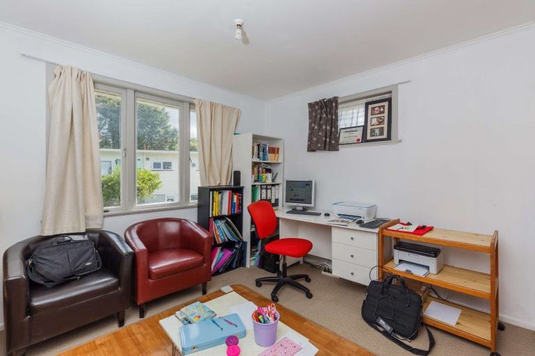 Photo of property in 22 Madison Place, Forrest Hill, Auckland, 0620