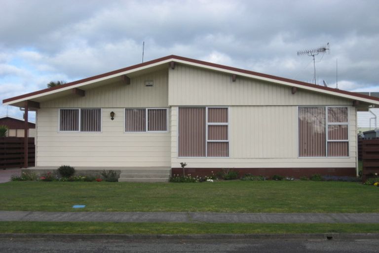 Photo of property in 20 Tawhara Place, Edgecumbe, 3120