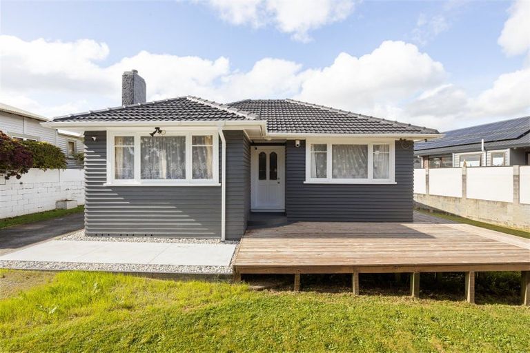 Photo of property in 15 Livingstone Avenue, Nawton, Hamilton, 3200