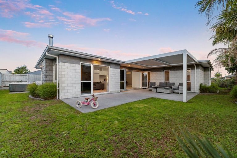 Photo of property in 7 Raiha Street, Papamoa Beach, Papamoa, 3118