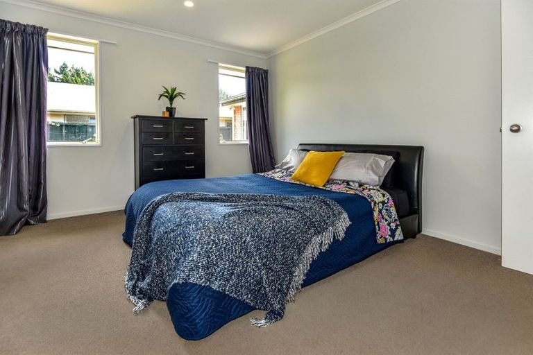 Photo of property in 24 Amoka Crescent, Parklands, Christchurch, 8083