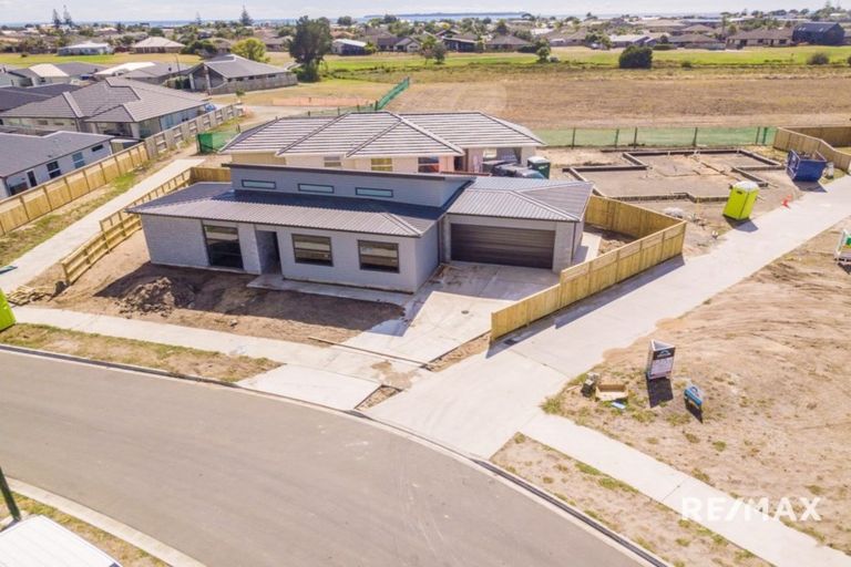 Photo of property in 43 Kotiate Street, Papamoa Beach, Papamoa, 3118