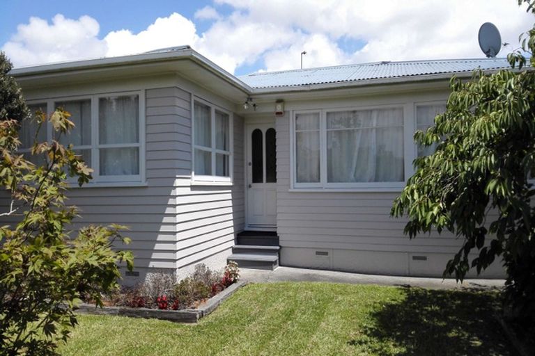 Photo of property in 77 Dale Crescent, Pakuranga, Auckland, 2010