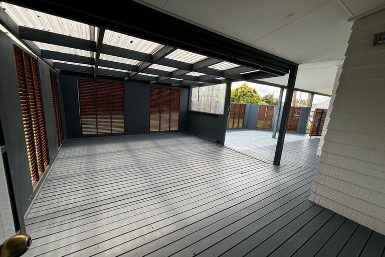 Photo of property in 1 Gosford Drive, Botany Downs, Auckland, 2010