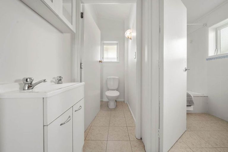 Photo of property in 500 East Coast Road, Windsor Park, Auckland, 0630