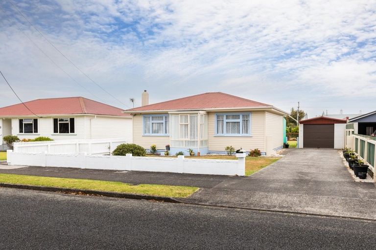 Photo of property in 84 Broadway, Waitara, 4320