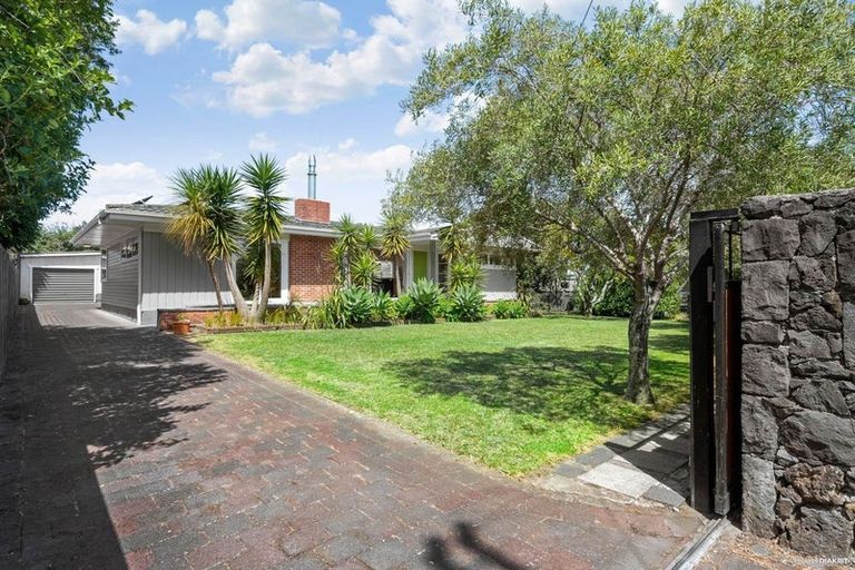 Photo of property in 43 Gloria Avenue, Te Atatu Peninsula, Auckland, 0610