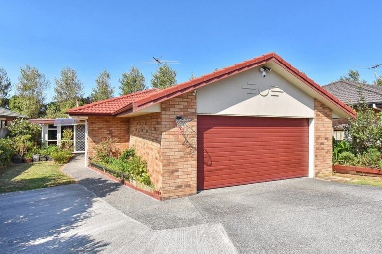 Photo of property in 42 Tussock Avenue, Mangere, Auckland, 2022
