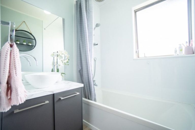 Photo of property in 35 Meadowbrook Drive, Cloverlea, Palmerston North, 4412