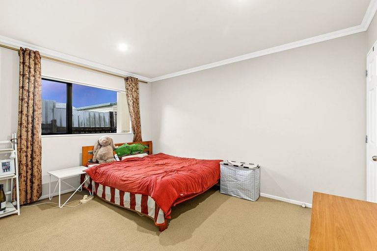 Photo of property in 18a Airdrie Road, Ranui, Auckland, 0612