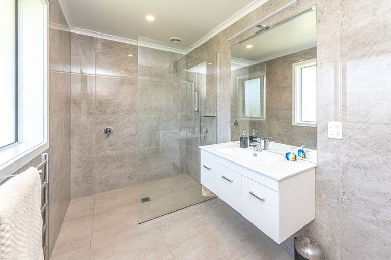 Photo of property in 37 Golf Vue Place, Castlecliff, Whanganui, 4501