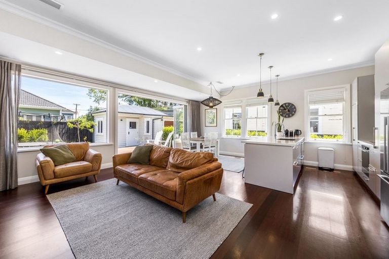 Photo of property in 58 Princes Street, Northcote Point, Auckland, 0627