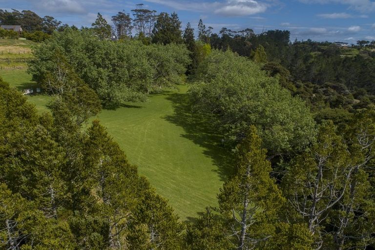 Photo of property in 142 Wade River Road, Wade Heads, Whangaparaoa, 0932