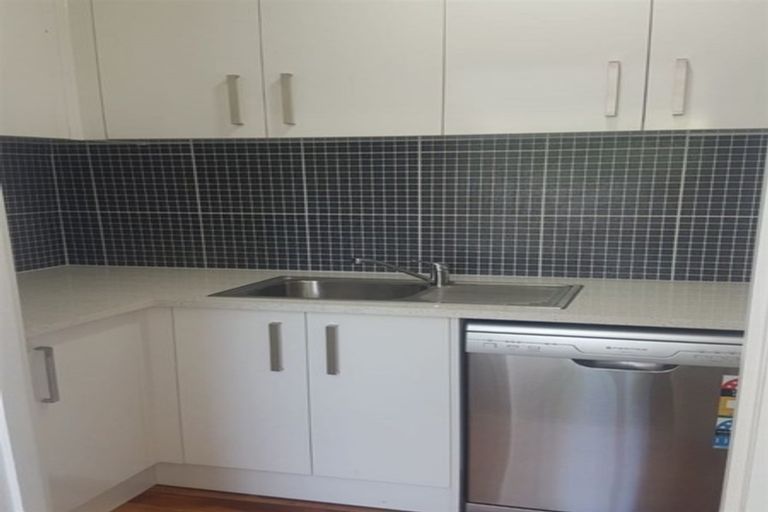 Photo of property in 52 Evans Road, Glen Eden, Auckland, 0602