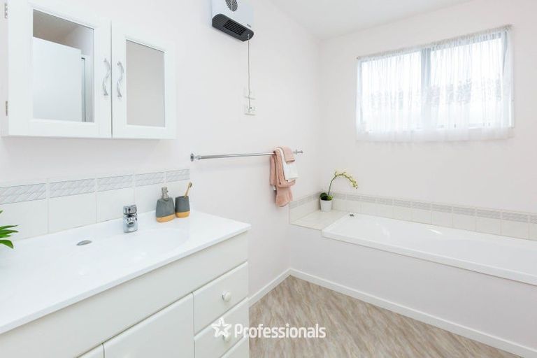 Photo of property in 2/36 Thackeray Street, Trentham, Upper Hutt, 5018