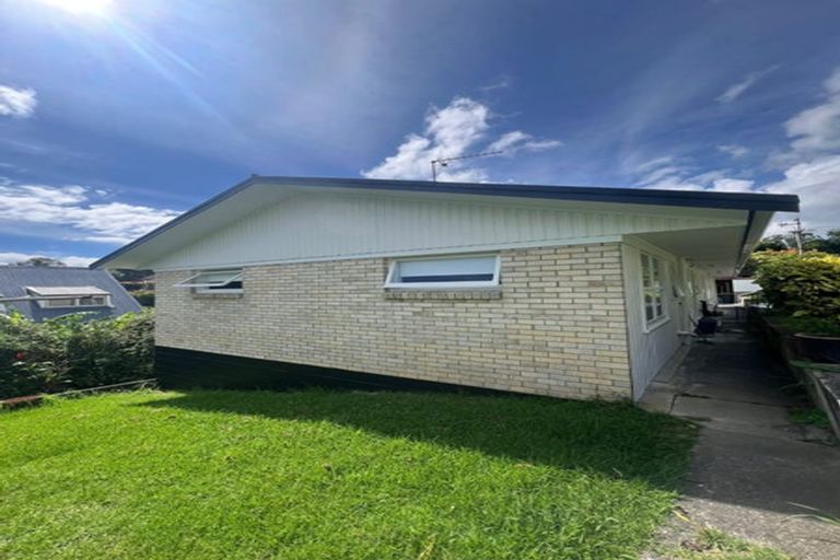 Photo of property in 2/7 Dakota Avenue, Beach Haven, Auckland, 0626