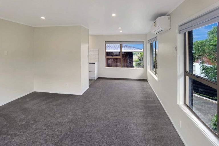 Photo of property in 2/27 Waitemata Road, Hauraki, Auckland, 0622